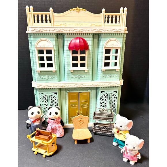 Calico Critters Town Series Delicious Restaurant playset Panda & Elephant family - Picture 1 of 6